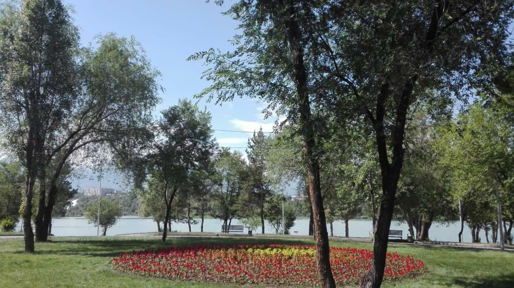 Apartment On Tole Bi Almaty Luaran gambar