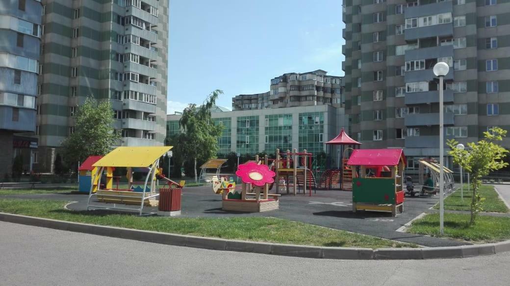 Apartment On Tole Bi Almaty Luaran gambar